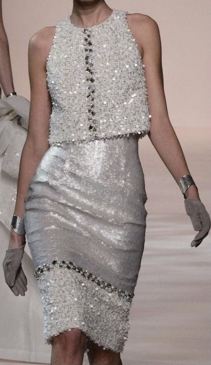 Robes Glamour, Georges Chakra, Mode Chanel, فستان سهرة, Silver Dress, Couture Dresses, Couture Fashion, Look Fashion, Classy Outfits