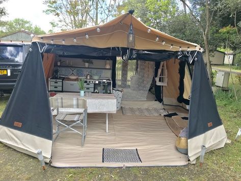 Tent Camp Set Up Ideas, Camping Trip Essentials, Tents Camping Glamping, Zelt Camping, Cozy Camping, Camping 101, Camping Inspiration, Camping Hacks Diy, Kombi Home