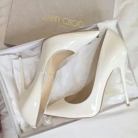 Jimmy Choo Wedding Shoes, قلادات متدلية, Hak Tinggi, Pretty Heels, Shoes Heels Classy, Fashion Shoes Heels, White High Heels, Jimmy Choo Heels, Bridal Heels