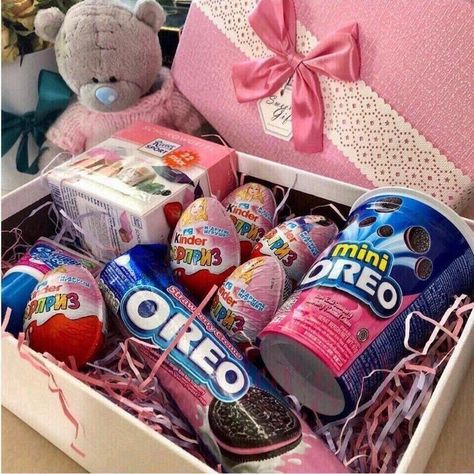 Girl Gift Baskets, Bff Birthday Gift, Bff Birthday, Diy Birthday Gifts For Friends, Candy Gift Box, Gift Box Birthday, Diy Gifts For Friends, Baku Azerbaijan, Cute Birthday Gift