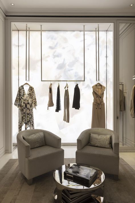 Luxury Fashion Store Design, Luxury Brand Store Interior Design, Luxury Fashion Store Interior Design, Luxury Fitting Room, Fashion Showroom Interior, Luxury Boutique Interior Store Design, Fashion Store Design Boutiques, Luxury Store Interior, Luxury Retail Interior