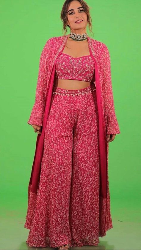 Lehenga Designs Peach Colour, Lehenga Designs With Shrug, Plazo Dress Western, 3 Pices Dress For Women Design, 3 Piece Indian Dress For Women, Indo Western Outfits For Women Plus Size, Trendy Ethnic Outfits For Women, Traditional Indo Western Outfits, Outfits Indian Casual