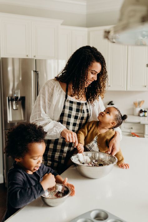 An in-depth look into my daily routines as a stay-at-home-mom with two toddlers and a blog Busy Mom Photoshoot, Family Influencer, Mom Life Pictures, Mom Black, Cooking With Children, Mom Life Photography, Two Moms, Stay At Home Mom Pictures, Mom With Two Kids