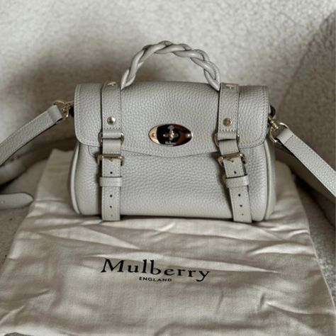 Mulberry Mini Alexa (Chalk Heavy Grain) Mulberry Mini Alexa Outfit, Mulberry Handbags, Chalk, Grain, Brand New, Handbags, Fashion Trends, Fashion Tips, Clothes Design