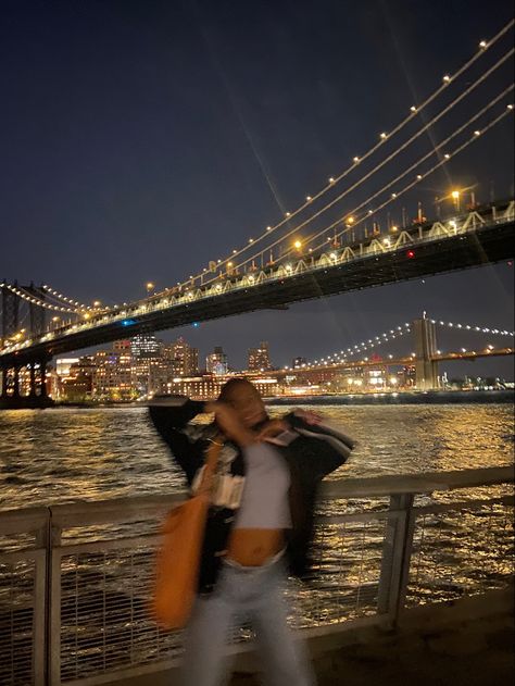 Instagram Pose Ideas City, New York Insta Pics, New York Photo Spots, Nyc Pics Ideas, Ny Picture Ideas, Nyc Aesthetic Summer, La Picture Ideas, Places To Take Pictures For Instagram, Summer In Nyc Outfit