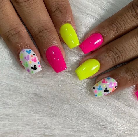 Disney Designs For Short Nails, Disney Nails Bright, Summer Disney Nails 2024, Summer Mickey Nails, Tropical Disney Nails, Disney Nails Summer, Hot Pink Disney Nails, Disney Gel Nails Ideas, Disney Easter Nails