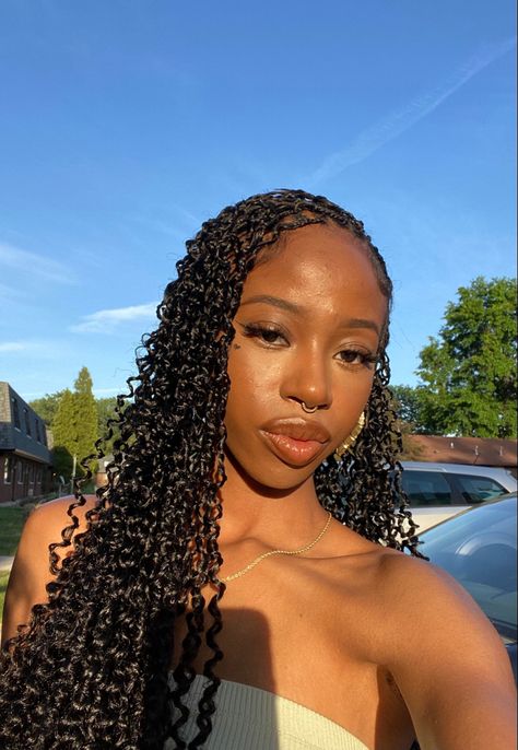 Protective Styles Passion Twist, 90s Black Hairstyles Braids, Goddess Mini Twists, Brown Mini Passion Twists, Mini Boho Passion Twists, Protective Summer Hairstyles Black, Mini Passion Twists With Curls, Tiny Passion Twists, Xs Passion Twists