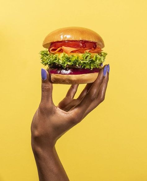 Burger Food Photography, Fast Food Photography, Burger With Avocado, Fast Food Poster, Burger Photography, Creative Burger, Avocado And Tomato, Vegan Food Photography, Stop Motion Photography