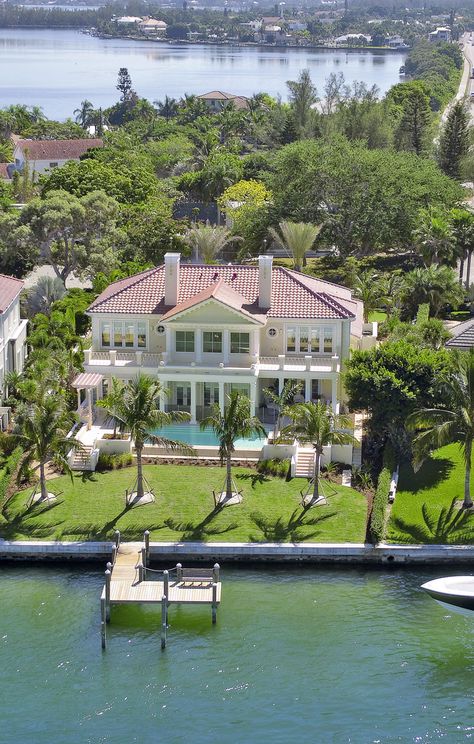 Waterfront House Exterior, Waterfront Homes Exterior, Big Beach House, Lakeside House, Waterfront House, Mansion Aesthetic, Beach House Aesthetic, Florida Mansion, Beach Mansion