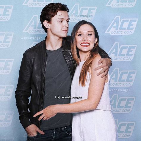 Marvel Friendship, Olsen Scarlet Witch, Ace Comics, Avengers Team, Marvel Headcanon, Marvel Cast, Tom Holland Peter Parker, Scarlet Witch Marvel, Marvel Photo