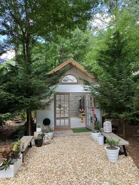 She-Shed DIY Photo Studio That Will Make You Want One Diy Photography Studio Shed, Photo Studio Shed, Tiny House Massage Studio, Tiny Home Photography Studio, Shed Studio Photography, She Shed Massage Studio, Backyard Photo Studio, Mobile Photo Studio, Backyard Photography Studio