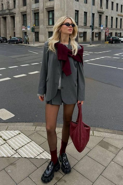 Sza Instagram, Linda Sza, Lawyer Fashion, Autumn Look, Estilo Preppy, Paris Outfits, Stylish Work Outfits, Red Outfit, 가을 패션