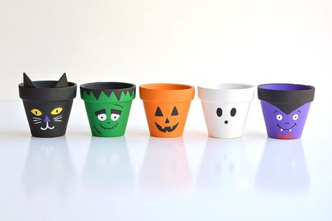 Halloween Clay Pots, Mini Clay Pot Crafts, Kids Crafts Ornaments, Painting Pots, Fall Pots, Paint Halloween, Halloween Mason Jars, Fun Fall Crafts, Halloween Clay