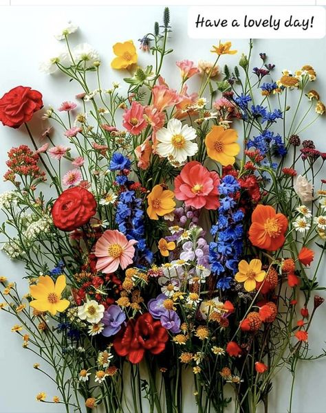 Colourful Wildflower Bouquet, August Wildflower Bouquet, Bright Wildflower Wedding Bouquet, Colorado Wildflower Bouquet, Fall Wildflower Wedding Color Schemes, Medellin Wedding, Wildflower Tablescape, Wild Flower Wedding Bouquet, Fall Wildflower Wedding