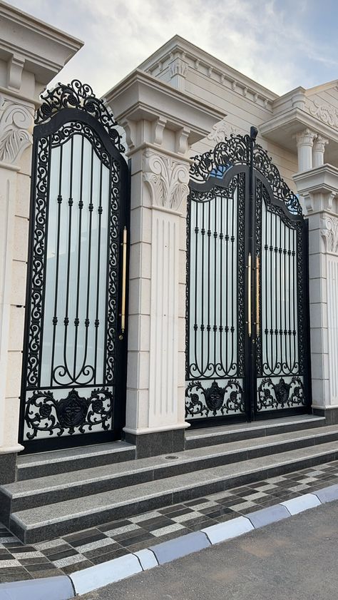 Iron Exterior Doors, Traditional Gate Design, Iron Main Gate Design Indian, Main Gate Design Entrance Iron Doors, Gate Door Design, Gate Design Modern Entrance, House Front Gate, Modern Main Gate Designs, Compound Wall Design