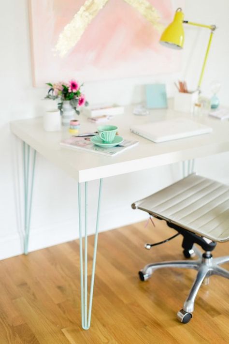 Bureau Hack Ikea, Ikea Desk Hack, Desk Hacks, Modern Bureau, Ikea Inspiration, Ikea Desk, White Desk, Diy Ikea, Home Office Setup