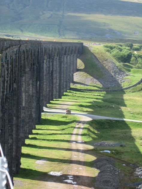 Yorkshire Travel, Places Pictures, Yorkshire Landscape, Ribblehead Viaduct, Country Animals, Unique Photos, Picture Places, Yorkshire Uk, British Countryside