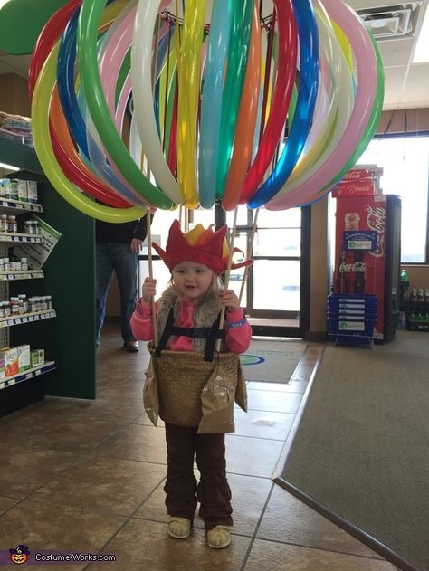 Brandi: This is my two year old daughter (Aria) wearing her hot air balloon costume! We found the idea for her costume one Pinterest. There were not any directions on how... Cheap Halloween Costumes, Homemade Halloween Costumes, Hallowen Costume, Cheap Halloween, Halloween Costume Contest, Halloween Tags, Homemade Halloween, Fantasias Halloween, Family Halloween Costumes