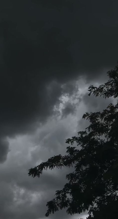 Black Wallpaper Asthetics, Dark Weather Wallpaper, Grey Asthetics Photos, Cloudy Rainy Sky Aesthetic, Dark Weather Aesthetic, Dark Cloudy Weather, Black Asthetics Photos, Rainy Season Aesthetic, Swaggy Wallpapers