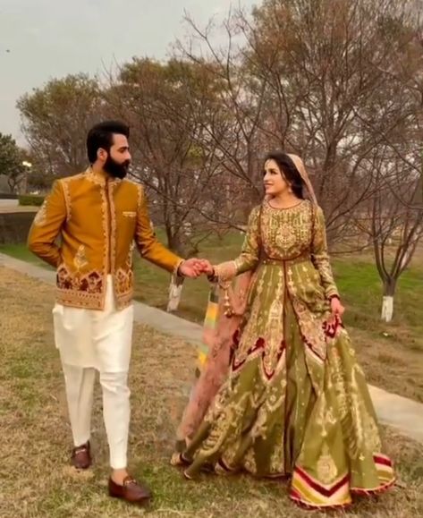 Bride And Groom Mehndi Outfit, Mehndi Groom Outfit Pakistani, Groom Mehndi Dress, Mehndi Function Dress, Mehndi 2023, Mehndi Dress Design, Couple Mehndi, Mendhi Outfit, Heavy Suits