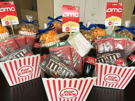 Movie date night basket Movie Theater Gift Basket, Movie Gift Box Ideas, Movie Theatre Gift Basket Ideas, Movie Kit Gift, Movie Gifts Ideas, Movies Basket Ideas, Movie Night Snacks Gift Basket, Movie Basket Raffle Ideas, Movie Date Box Gift Ideas