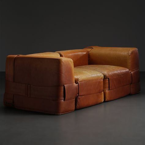 Listed on VNTG.com: Mario Bellini 932 Quartet sofa, 1964 | #vntg #vintage Cassina Sofa, Sofa Velvet, Mario Bellini, Velvet Sofa, Bellini, Modernism, Modular Sofa, Bright Orange, Leather Sofa