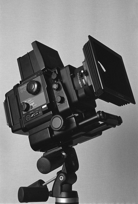 Cinematography Equipment, Filming Camera, Thanksgiving Play, Rooftop Cinema, Medium Format Photography, Fotocamere Vintage, Large Format Photography, Fuji Camera, Large Format Camera