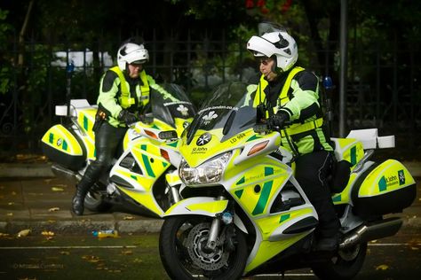 St. John Ambulance rapid response units (London, UK) St John Ambulance, Paramedic Quotes, Dr Car, Bmw R1200rt, Bmw Boxer, Kawasaki Motorcycles, Rescue Vehicles, Emergency Care, Scooter Girl