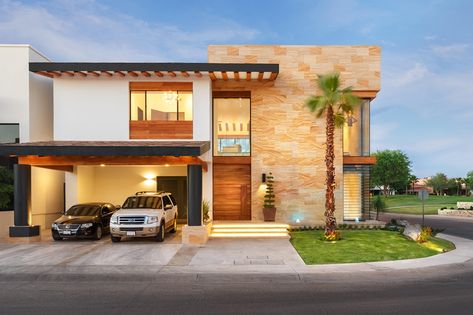 Mexicana y contemporánea: ¡esta casa te va a encantar! | homify Home Designs Exterior, Plans Architecture, Houses Plans, Casa Country, Small House Floor Plans, Casas Coloniales, Modern Mansion, Modern Houses, Building A New Home