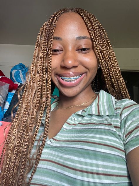 Boho knotless braids with color 27/30 #brownbraids #knotlessboxbraids #blackgirlshairstyles #bohobraids #blackwomenhairstyles #kinyhair Colour 30 And 27 Braids, 27 And 30 Braids, 30 And 27 Knotless Braids, Color 27 And 30 Knotless Braids, Colour 27 And 30 Box Braids, Colour 30 Knotless Braids, Colour 27 Braids, Color 27 Knotless Braids, 27/30 Braids