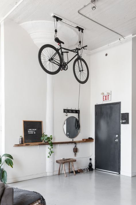 This Toronto apartment's super high ceilings work perfectly for this one-of-a-king bike pulley system. In a small space or large, keeping your bike out of the way and secure can be a huge challenge - if you have the ceiling space why not bill it with a bicycle! Hipster Apartment, Loft Apartment Designs, Bike Storage Apartment, Indoor Bike Storage, Toronto Apartment, Bike Storage Solutions, Bike Storage Rack, Apartment Loft, Apartment Storage