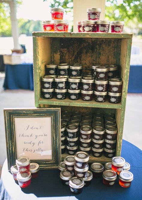 These mini mason jar jam guest favors are perfect for a farm wedding! Jam Jar Wedding Favours, Jam Jar Wedding, Wedding Seed Packet Favors, Jelly Gift, Jam Wedding Favors, Jam Favors, Mason Jar Wedding Favors, Mason Jar Favors, Rustic Bridal Shower Favors