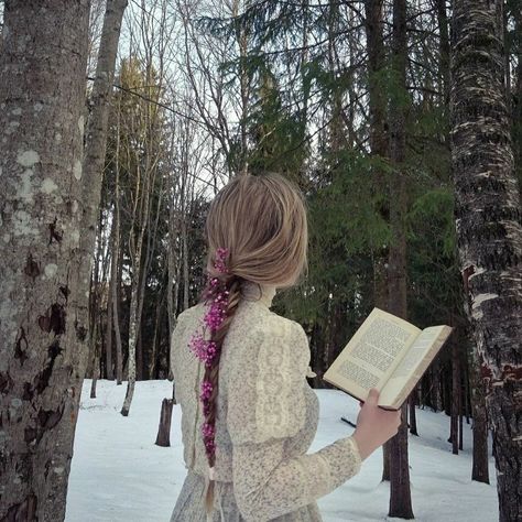 Cottagecore in the snow 🌨️📖☕️ #cottagecoresnow #wintercottagecore #whitecottagecore #coldvibes #wintervibes2024 #FloralVibes #WinterFlowers #warmandcozy Fairytale Winter Aesthetic, Cottagecore Winter Aesthetic, Winter Cottagecore Aesthetic, Winter Cottagecore Outfit, Cottagecore Winter Outfits, Cottage Core Winter, Cottagecore Aesthetic Outfits, Fairytale Vibes, Cozy Photos