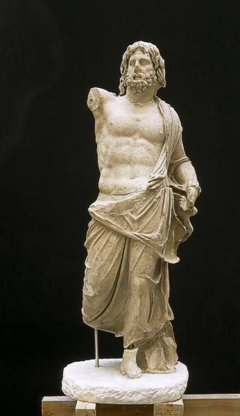 Statue of Poseidon Pergamon (found under the Berlin excavations 1879), v 160 Chr.Marmor, height 1.38 m. The bearded God can (Roman: Neptune) for the sea creatures found on the same site as Poseidon are identified. The God steps forward, his coat flapping in the wind. This fits the role as crowning a roof (Akroter). Pergamon Museum, Berlin Ancient Greek Sculpture, Getty Villa, Empire Romain, Roman Gods, Roman Sculpture, Greek Sculpture, Getty Museum, Roman Mythology, Louvre Museum