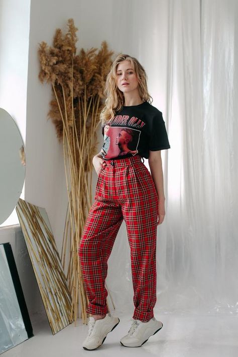 Banana Pants, Plaid Pants Outfit, Red Plaid Pants, Checkered Pants, Look Retro, Body Composition, Plaid Pants, Mode Vintage, Looks Vintage