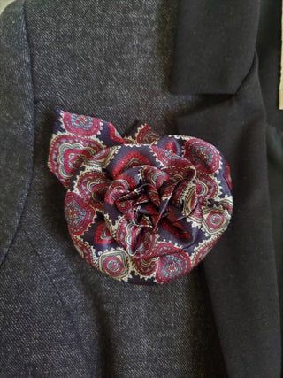 Upcycled Silk Tie Flower Broach : 6 Steps (with Pictures) - Instructables Fabric Broaches Diy, Neck Tie Upcycle, Fabric Cuff Bracelets Diy, Cuff Bracelets Diy, Brooch Ideas, Tie Brooch, Fabric Cuff Bracelet, Tie Ideas, Old Ties