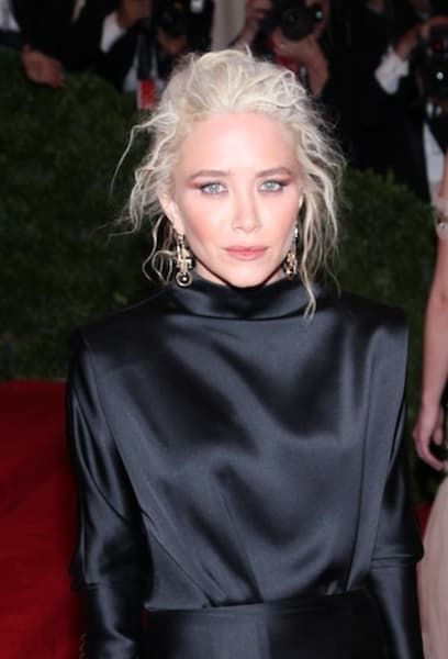 Grey hairstyle photos for anyone with grey hair looking for a beautiful new hairstyle. Grey Hair Celebrities, Ashley Olsen Hair, Brown Sugar Hair, Celebrity Long Hair, Grey Hairstyle, Grey Hairstyles, Olsen Fashion, Grey Hair Looks, Grey Hair Don't Care