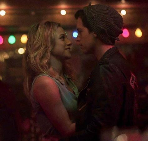 Alice Cooper Riverdale, Iconic Movie Quotes, Riverdale Betty And Jughead, Retro Birthday Parties, Netflix Tv Series, Riverdale Betty, Riverdale Characters, Outfit Aesthetics, Riverdale Cole Sprouse