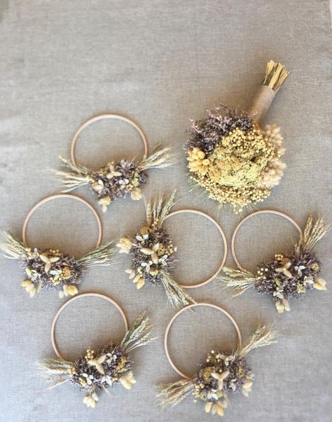 Entourage Flowers Bouquets, Entourage Flowers, Bridesmaid Bouquet Alternatives, Hoop Bouquet, Brides Flowers Bouquet, Simple Bouquet, Bridal Corsage, Bridal Bouquet Bridesmaid, Crown Bracelet