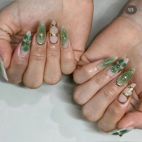 Green Fake Nails, Nail Art Vert, Nails Emerald, Green Manicure, Nail Fall, Jade Nails, Emerald Nails, Verde Jade, Manicure Nail Art