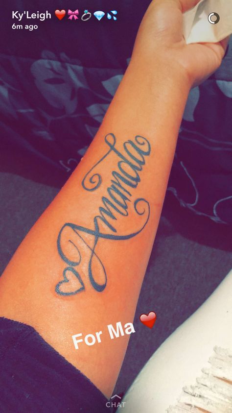 Tattoo Idea For Parents Names, Name On Arm Tattoo Women, Momma Name Tattoo Ideas, Grandma Name Tattoo Ideas, Summer Name Tattoo, Arm Tattoos For Women Names, Tattoos Of Moms Name, Mom Names Tattoo Ideas, Big Name Tattoos On Arm