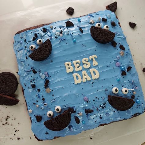 Fathers Day Brownies, Fathers Day Desserts, Fathers Day Chocolate, Flower Cake Design, Father's Day Specials, Sweet Shop, Dad Day, Brownie Cake, Treat Box