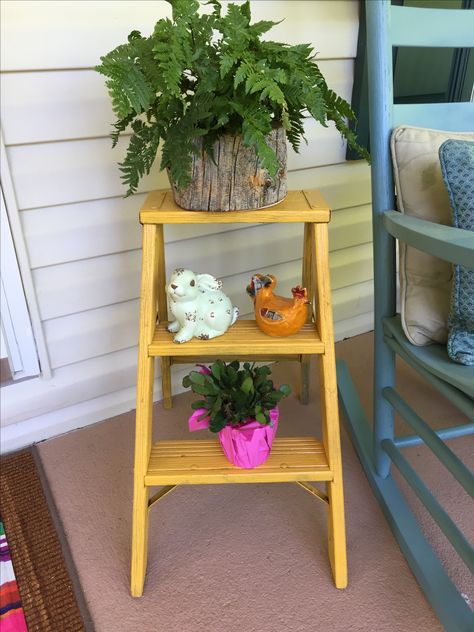 DIY old spray painted ladder turned into porch decor Decor For Small Porch, Step Ladder Ideas, Ladder Shelf Decor, Balcony Fence, Small Porch Decorating, Garden Ladder, Small Ladder, Porch Kits, Small Porch