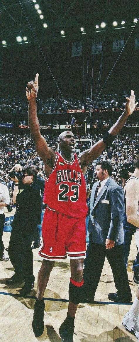 Aesthetic Wallpaper Basketball, Sport Art Direction, Wallpaper Basketball, Jordan Pictures, Jordans Aesthetic, Michael Jordan Photos, Nba Bulls, Michael Jordan Pictures, Kobe Bryant Nba