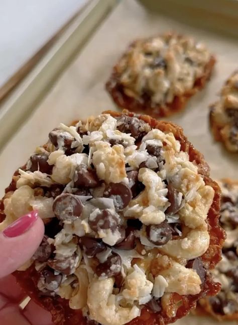 Coconut Condensed Milk, Magic Cookies, Giant Cookies, Condensed Milk Cookies, Sweet Condensed Milk, Magic Cookie Bars, Magic Bars, Condensed Milk Recipes, Minimal House