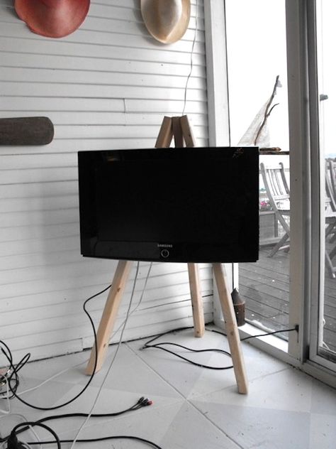 Earlier this week, we posted on Swedish designer Axel Bjurstrom's TV easel, but Tricia Rose of Rough Linen might have beat him to it. Tricia Rose, our Mari Tv Easel, Minimalist Tv Stand, Best Tv Wall Mount, Diy Whiteboard, Whiteboard Stand, White Linen Sheets, Swivel Tv Stand, Rough Linen, Prairie Home