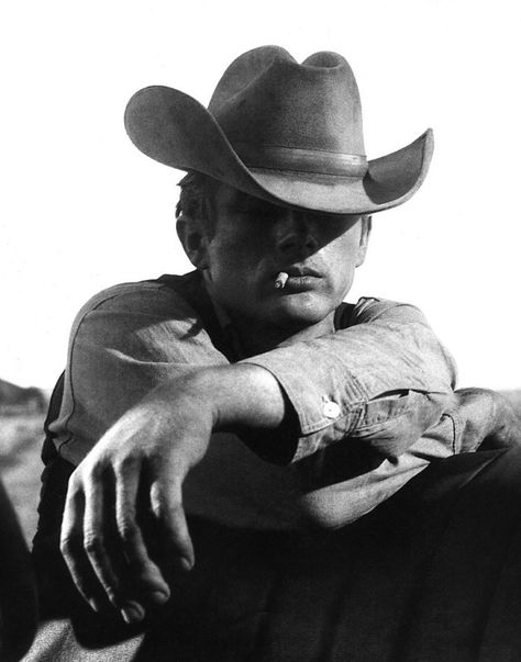 James Dean in Giant (1956). I'd never have dated a smoker, but James Dean would have sure made me think about it! :D Cowboy Aesthetic, Western Photography, Jimmy Dean, Wilde Westen, Western Aesthetic, Cowboy Art, I'm With The Band, James Dean, Steve Mcqueen