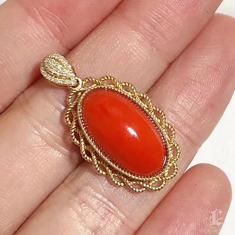 Coral Pendent Gold, Coral Jewellery, Red Coral Jewellery, Coral Jewelry Set, Antique Gold Rings, Gold Jewelry Outfits, Face Jewellery, Coral Pendant, Gold Pendant Jewelry