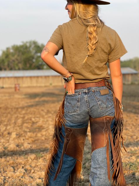 Western Chaps For Women, Chaps Outfit Women, Western Riding Outfit, Old Western Outfits Women, Classy Cowgirl Outfits, Cowgirl Chaps, Rodeo Aesthetic, Western Riding Clothes, Western Chaps