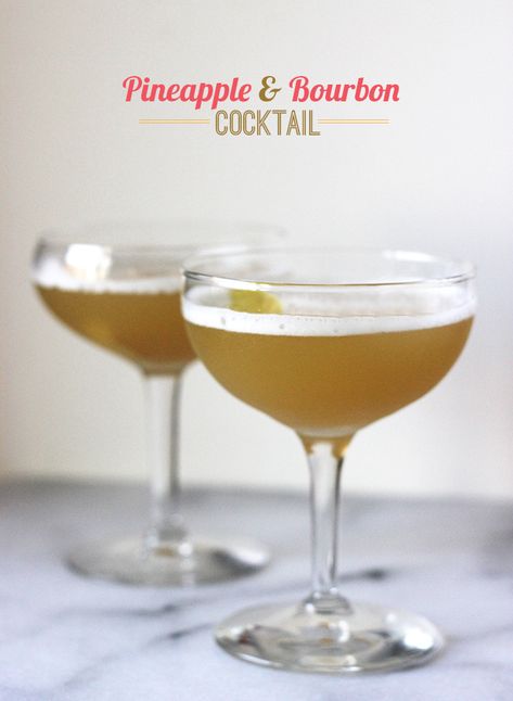 Bourbon Mixed Drinks, Cocktail Presentation, Cocktail Garnishes, Pineapple Cocktail, Bourbon Cocktail, Lemon Uses, Bourbon Drinks, Refreshing Cocktail, Delicious Drink Recipes